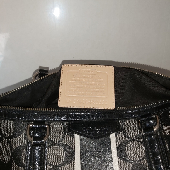 Coach Classic Logo Bag **100% AUTHENTIC** - Picture 5 of 7